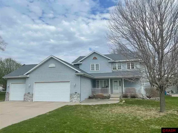 2114 Burnett Ln, North Mankato, MN 56003
