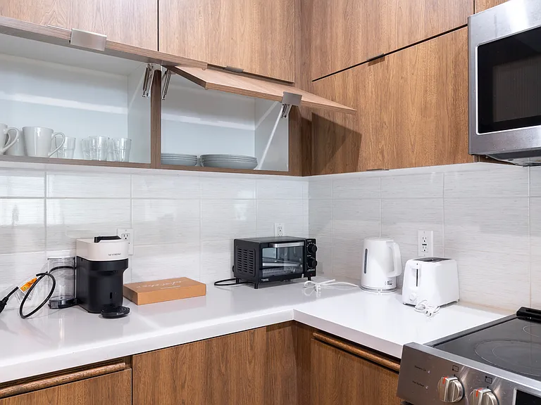801 1/2 S Berendo St #606 — Photo 5