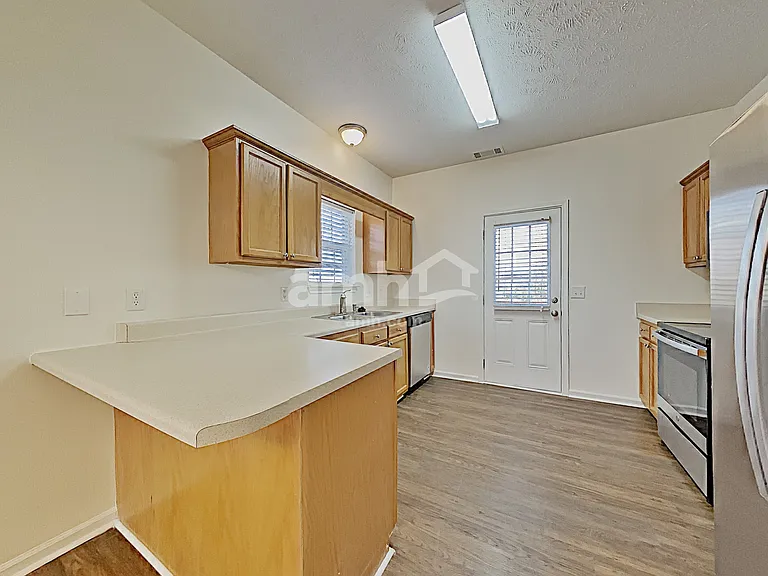 6852 Scarlet Ridge Dr — Photo 3