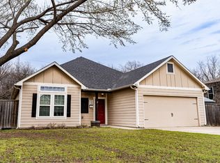 412 Meadow Ln, Aubrey, TX 76227