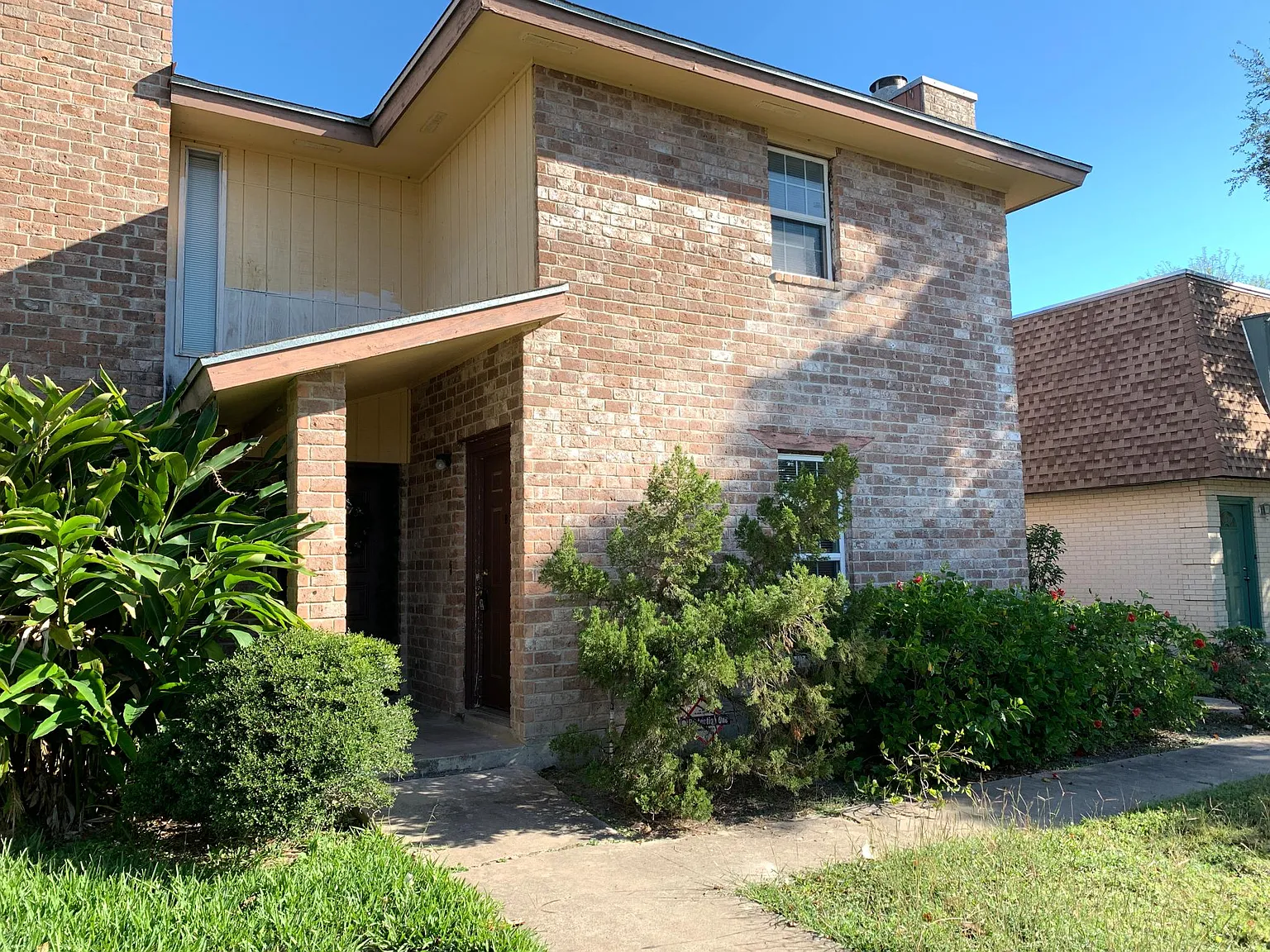 5018 Meandering Ln — Photo 1
