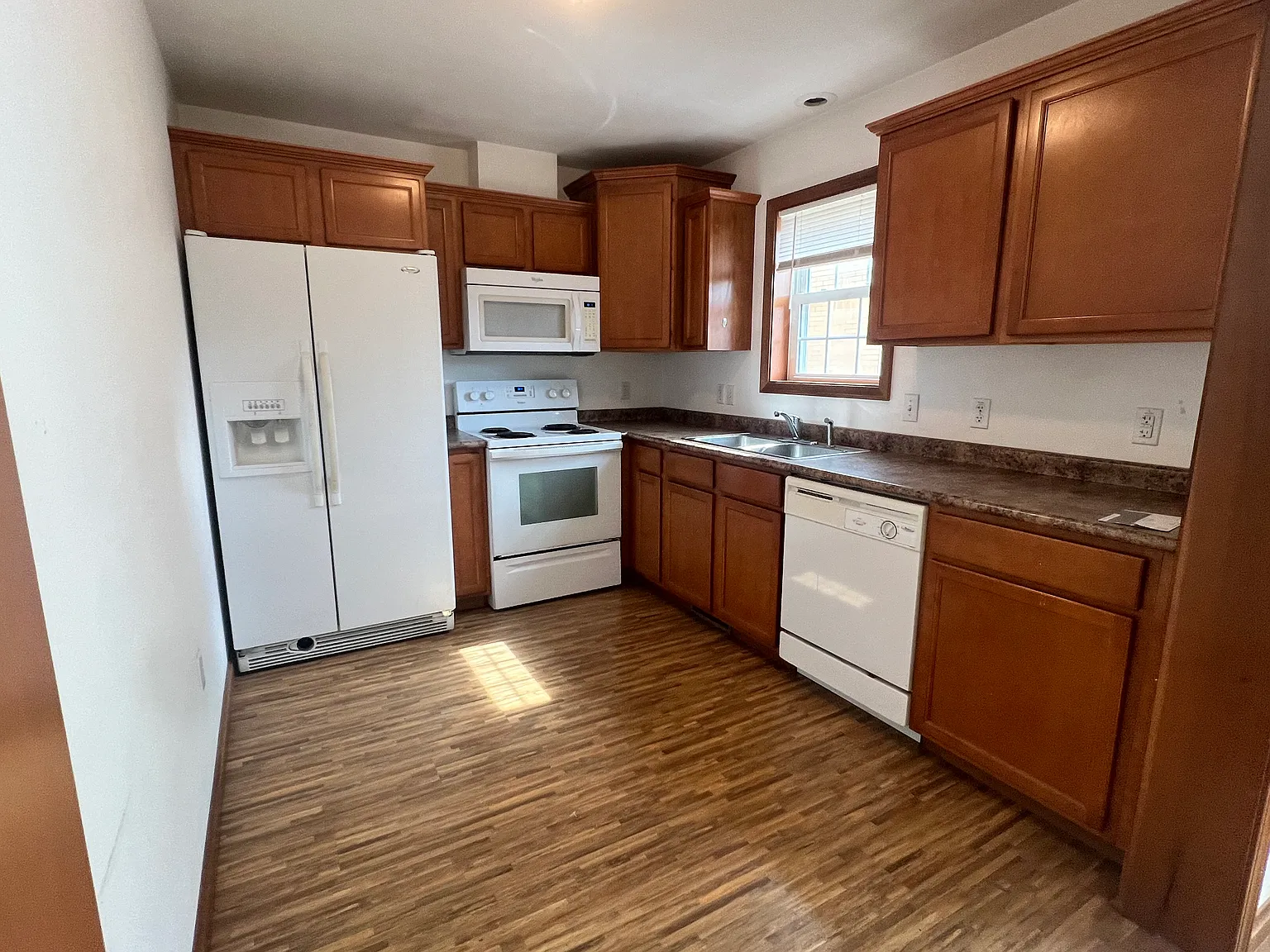 3 bed, 1200 sqft, $1,200 — Photo 3