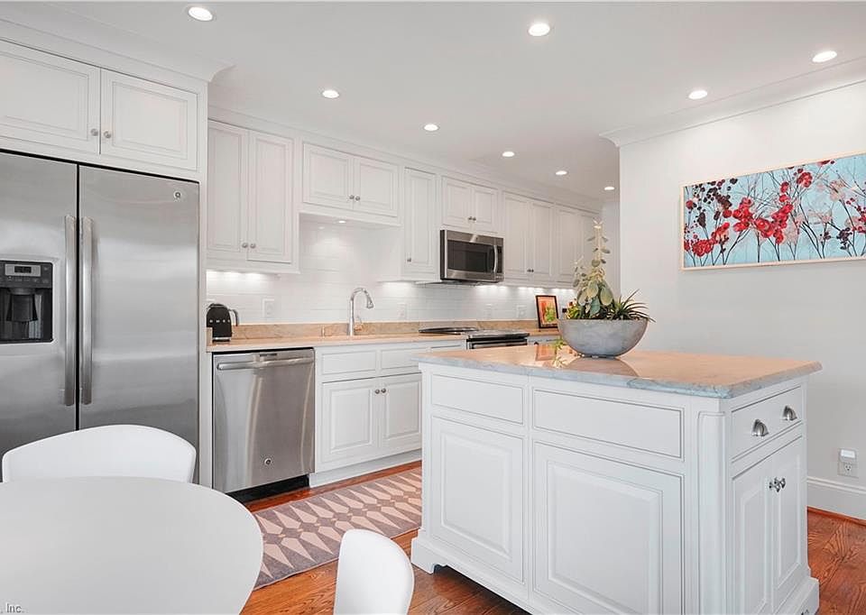 1st image of 700 Oriole Dr APT 515