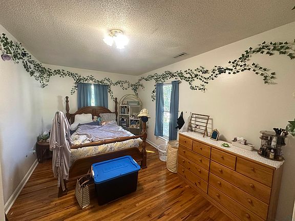 5th image of 105/107 W Dartmouth St