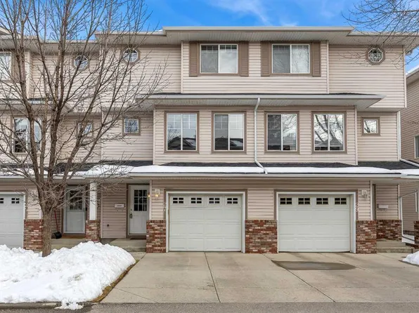 27 W Country Hills Cv NW, Calgary, AB T3K 5G7