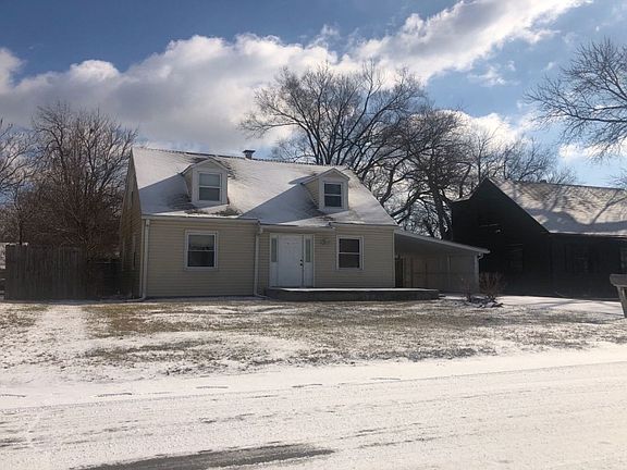 3rd image of 1911 N Centennial St