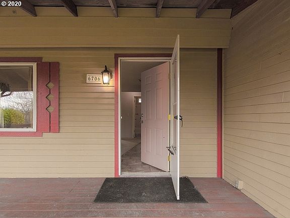 3rd image of 6706 SE May St