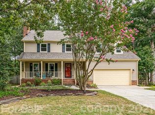 2325 Hunters Bluff Dr, Matthews, NC 28105