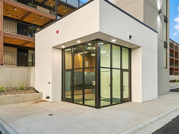 2nd image of 1700 N Manhattan Ave