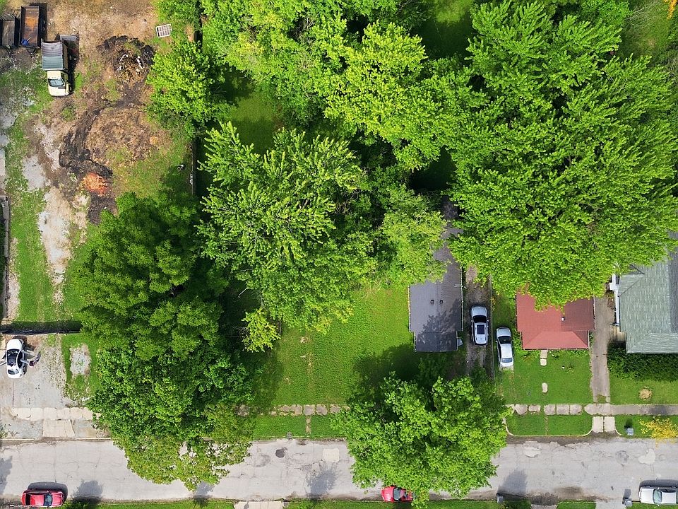 1st image of 2940 N Chester Ave