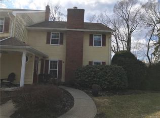 33 Homestead Village Dr, Warwick, NY 10990