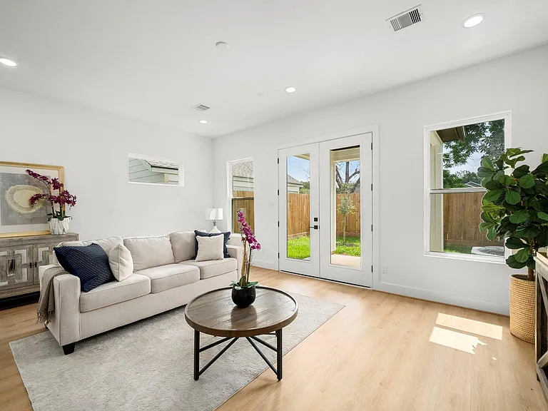 5516 Hardy St — Photo 6
