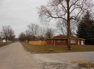 322 N Vine St, Nokomis, IL 62075