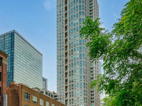 345 N La Salle Dr APT 1501, Chicago, IL 60654