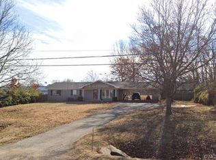 424 W Locust St, Stilwell, OK 74960