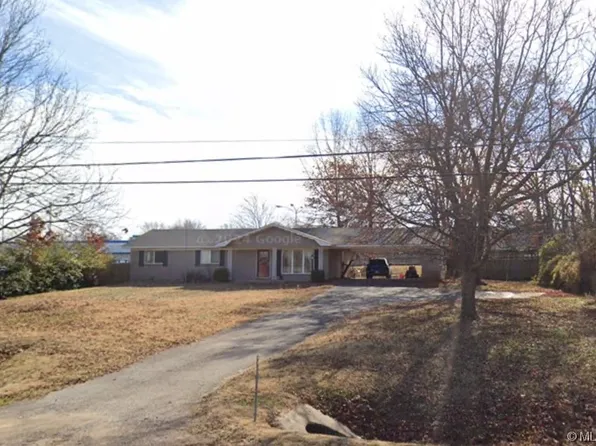 424 W Locust St, Stilwell, OK 74960