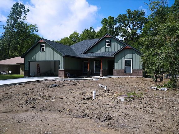 2nd image of 530 Candlelight Ln