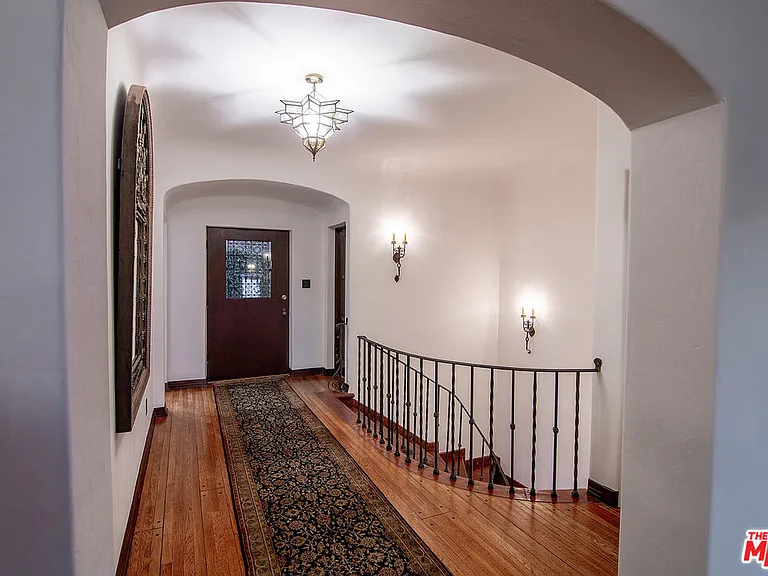 3475 N Knoll Dr — Photo 5