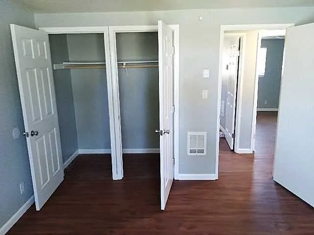 Churchill Village Apartments — Photo 127