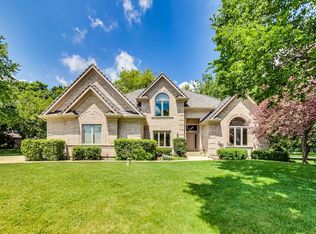 17 Stone Creek Dr, Hawthorn Woods, IL 60047