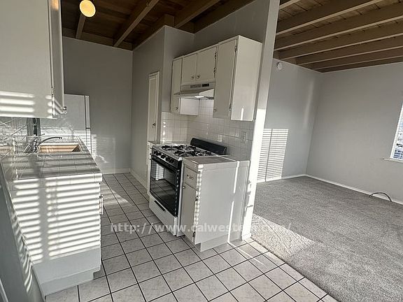 2nd image of 536 E Saint James St #4