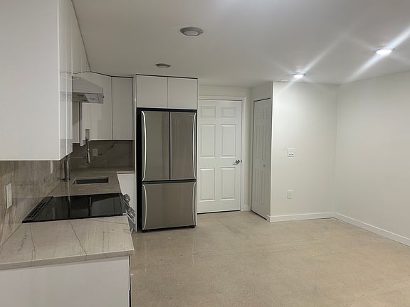 5th image of 2865 SW 16th St #4