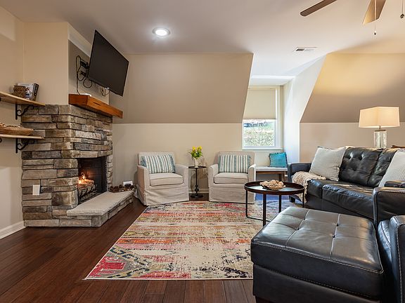 2nd image of 1020 Maple Hill Dr