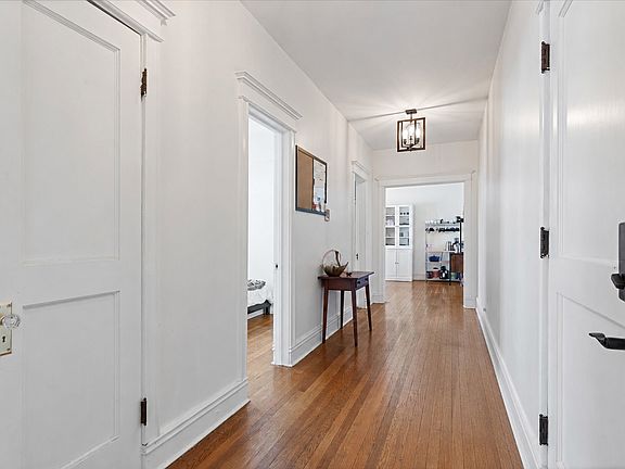2nd image of 901 W Gordon Ter APT 2