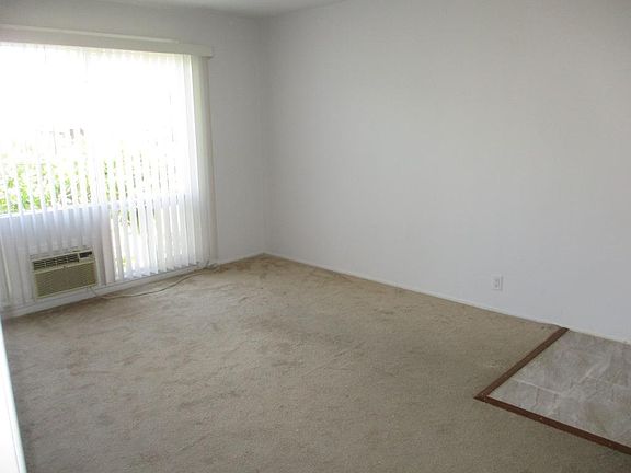 3rd image of 677 S Marengo Ave #6