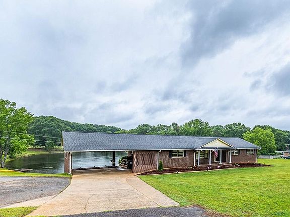 4th image of 701 Parkwood Dr