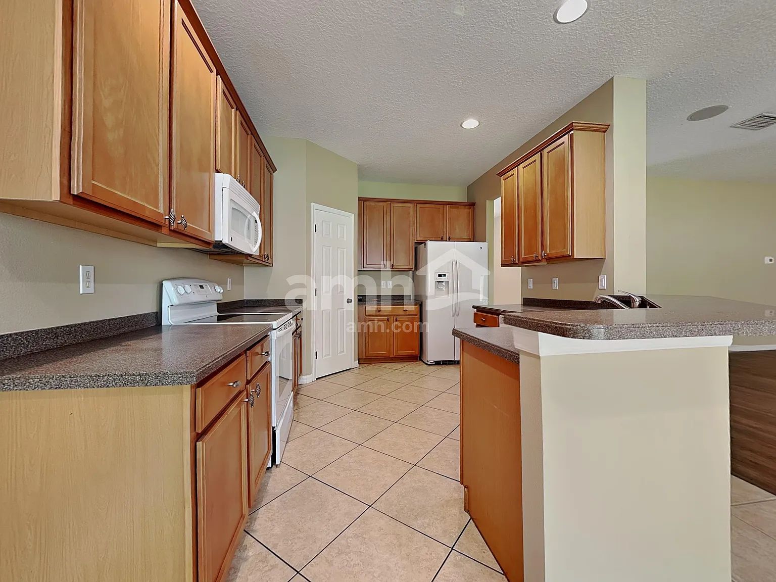 4 bed, 2.0 bath, 1953 sqft, $2,540 — Photo 3