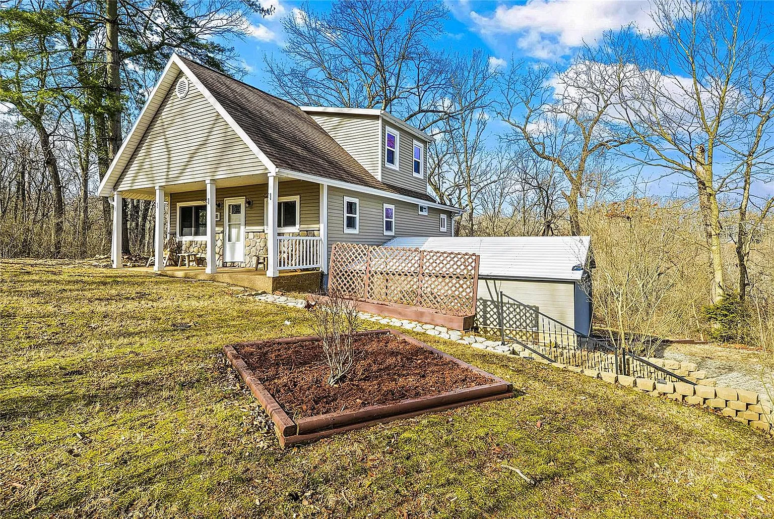 649 Castlecliff Rd photo 1
