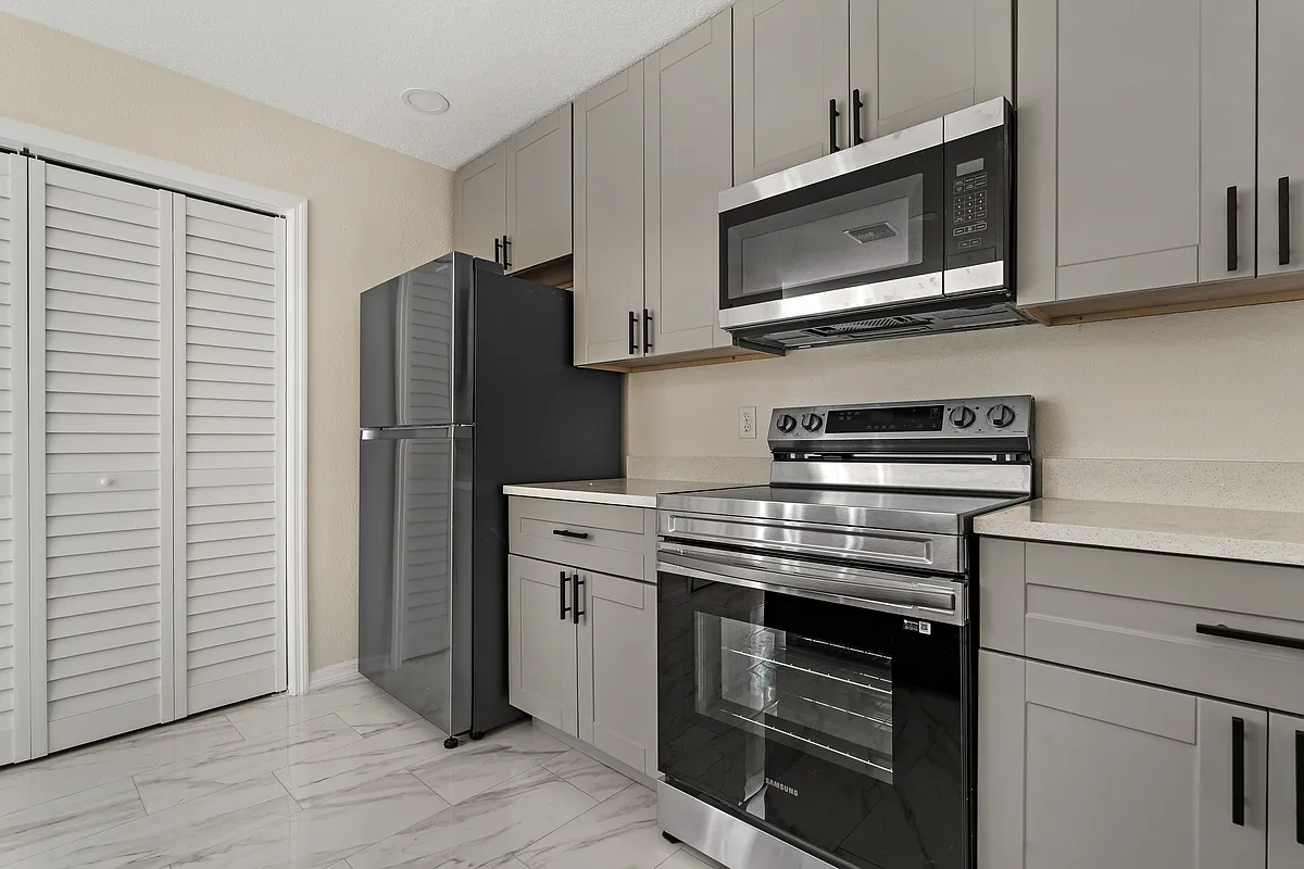 Building Photo - 2851 Green Acres Ave #B