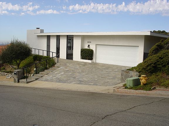 2nd image of 2829 N Mountain Ave