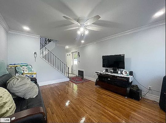 4th image of 264 Gordon St #3