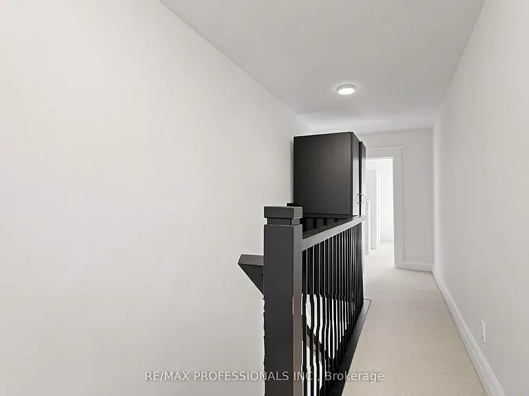 368 Howland Ave — Photo 19