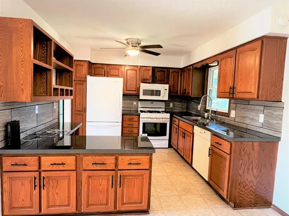 744 Gramsie Rd, Shoreview, MN 55126