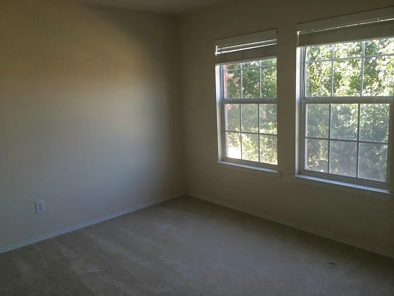 1916 Silver Leaf Dr — Photo 22