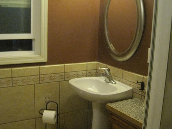 5th image of 1017 Capitol Way S