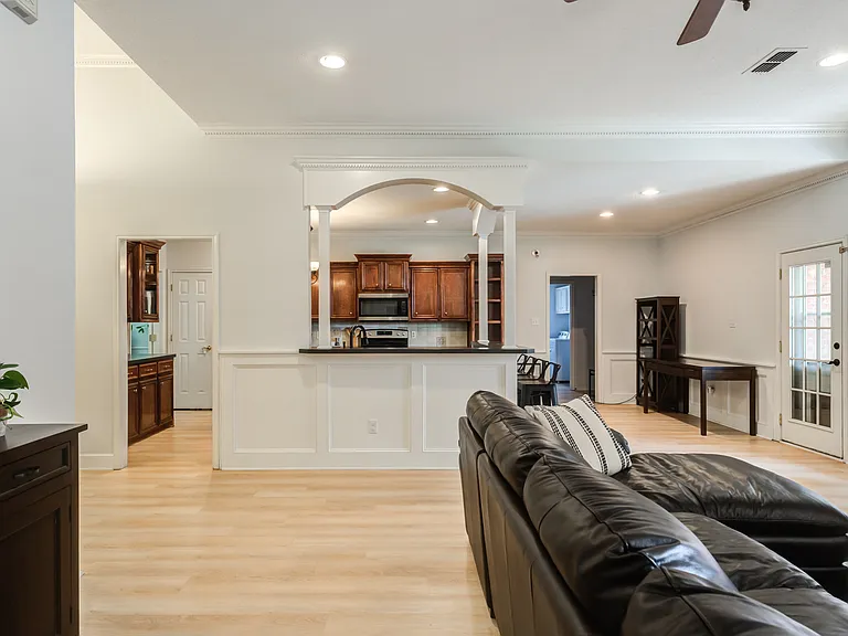 105 N Vale Ave — Photo 24