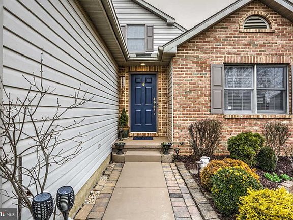 4th image of 2749 Cobblestone Ln