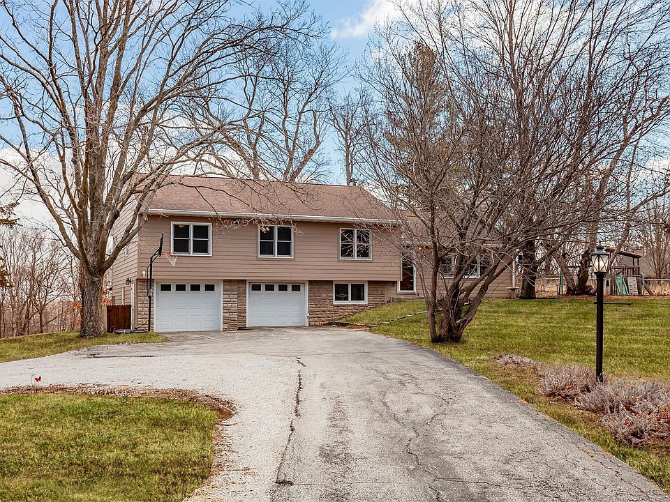 1st image of 413 W Riverside Rd