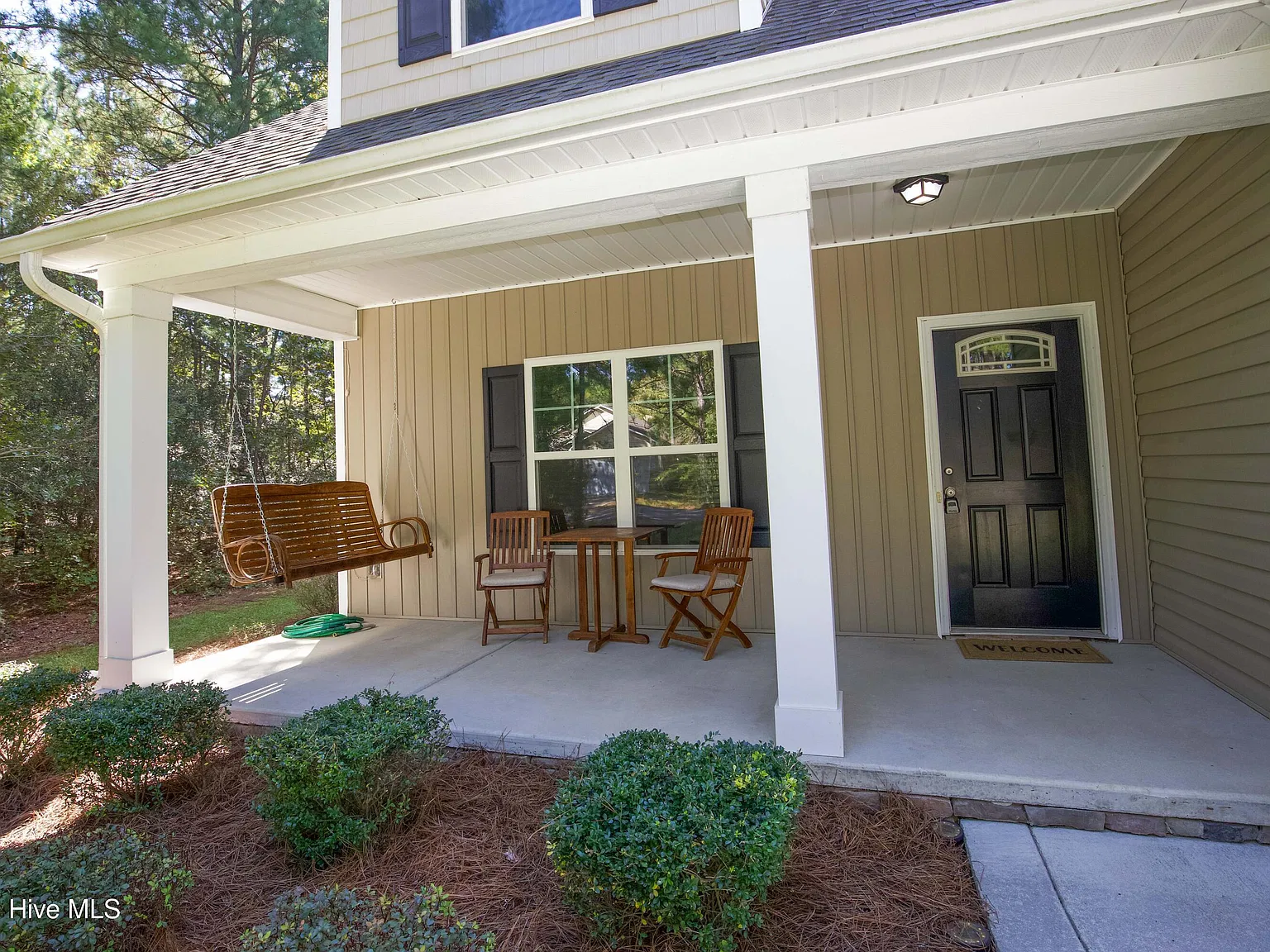 3 bed, 2.5 bath, 1899 sqft, $2,100 — Photo 3