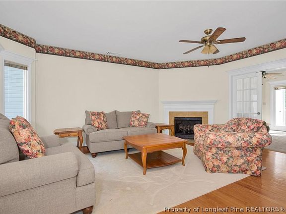 3rd image of 735 Victorian Pl