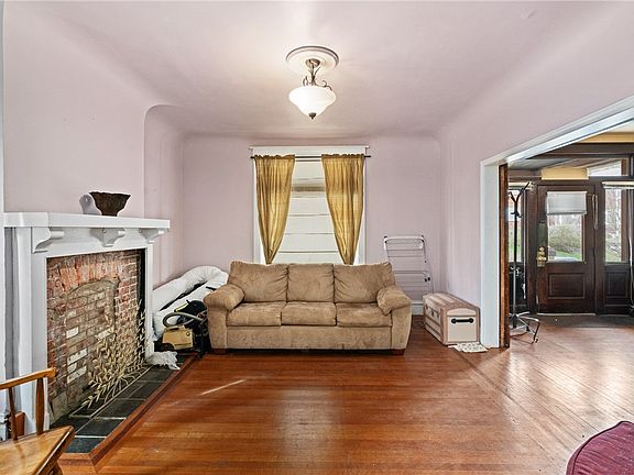 5th image of 922 Jancey St