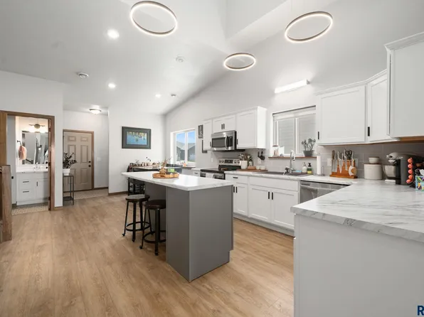 7210 E 45th St, Sioux Falls, SD 57110