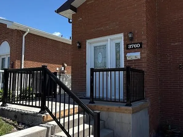 3760 Keenan Cres, Mississauga, ON L4T 3M2