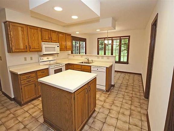 3rd image of 1603 King James Dr