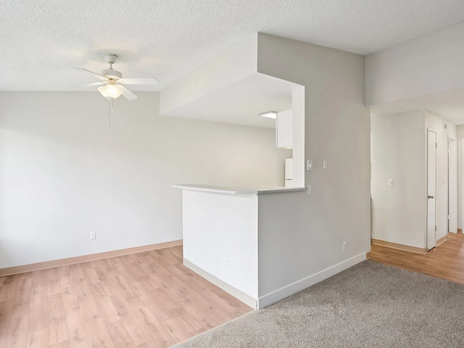 Hillview Apartments — Photo 2