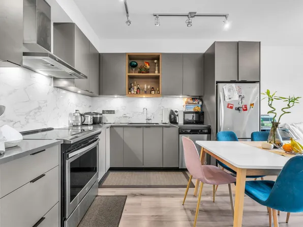 5355 Lane St Penthouse 47, Burnaby, BC V5H 0H1